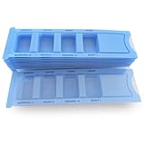 10x Medikamentendispenser Set (Blau) – Tablettenbox 4 Fächer (Morgen-Nacht) – Pillendose 1 Tag mit Blindenschrift & Deutsch/Englisch Beschriftung, BPA-frei & Robust – Ideal für Pflege & Reise (10 Stk)