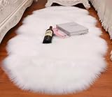 Calenxy Faux Lammfell Schaffell Teppich 60x90 cm, Flauschiger Weicher Lammfellimitat Teppich Unregelmäßig Weiß für Schlafzimmer Wohnzimmer Stühle Sofa Kinderzimmer Deko