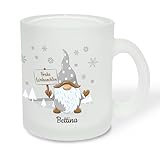 True Statements Geschenk für Glühwein-Fans: Glastasse „Frohe Weihnachten“ personalisiert mit Namen - Wichtel-Motiv - Geschenkidee zur Adventszeit & Weihnachtszeit - satiniert, ca. 300ml