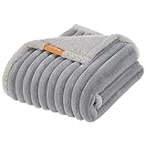 Feandrea Hundedecke, wasserdichte Decke, M, 102 x 73 cm, für Minihunde, kleine Hunde, beidseitig verwendbar, Hundesofa waschbar, Taubengrau-hellgrau PPB034G01