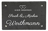 LAUBLUST Türschild Schiefer Personalisiert - Herzen Motiv - Haustürschild mit Name - ca. 30x20cm, 4 Edelstahl Wandhalter