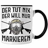 Trendation - Paintball Tasse Geschenk Männer Der Tut Nix Paintballspieler Geschenkidee Lustig (Schwarz)