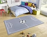 Hanse Home Home Adventures Kinderteppich Fußball - Kurzflor Teppich Junge Mädchen Spielteppich Modern Spielfeld Fussball Kinder-Teppich für Kinderzimmer, Spielzimmer - 80x150cm, Mouse