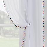 Treatmentex Boho Gardinen mit bunten Pompons Gardinen Ösen 140 cm Breite Transparent Gardinen mit Quasten Gardinen Voile Ösenschal Dekoschal für Wohnzimmer Schlafzimmer,2 Stücke(140 x180 cm,Weiß)