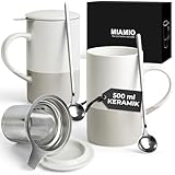 MIAMIO - Tee Tassen Set 2 x 500 ml mit Deckel und Sieb/Keramik Tee Becher mit Teeei und Löffel für die Zubereitung von losem Tee, Geschenke für Frauen - Mikrowellen- & Spülmaschinenfest (Grau)