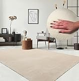 the carpet Relax kuscheliger Kurzflor Teppich, Anti-Rutsch Unterseite, Waschbar bis 30 Grad, Super Soft, Felloptik, Beige, 200 x 280 cm