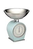 KitchenCraft Living Nostalgia Mechanische Küchenwaage mit Schüssel in Geschenkbox, Gusseisenwaage mit Akazienholzständer, Vintage Blue