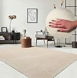 the carpet Relax Moderner Flauschiger Kurzflor Teppich, Anti-Rutsch Unterseite, Waschbar bis 30 Grad, Super Soft, Felloptik, Beige, 140 x 200 cm