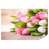 islandburner Prime Poster Strauß aus Rosa und Weißen Tulpen auf Holztisch - Poster 90x60cm