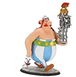 Plastoy SAS PLA40099 Obelix mit einem Stapel Helme und Idefix
