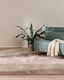 benuta Kunstfaser Fellteppich Furry Taupe 60 x 120 cm - Weicher Wohnzimmerteppich - Anti-Rutsch-Rückseite - Waschbar - Für Fußbodenheizung geeignet