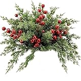 Tannenzweige Künstlich Wie Echt | 45 Stück Künstliche Tannenzweige und Rote Beerenstiele | Kunst Tannenzweige für Vasenfüller | Deko Norfolk Pine Zweige für Weihnachten