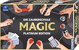 KOSMOS 697082 MAGIC Die Zauberschule - Platinum Edition, 180 Zauber Tricks, viele magische Zauber Utensilien, Zauberkasten für Kinder ab 8 Jahre, bebilderte Anleitung, Online Erklärvideos