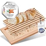 FEINHOLZ Brotschneidebrett mit Krümelrost aus Holz • 40cm x 25cm • Buchenholz geölt • Schneidebrett für Brot, Baguette und Brötchen • Made in Europe