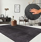 the carpet Relax Moderner Flauschiger Kurzflor Teppich, Anti-Rutsch Unterseite, Waschbar bis 30 Grad, Super Soft, Felloptik, Anthrazit, 120 x 170 cm