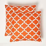 Homescapes 2er-Set Outdoor Kissen NOLA orange-weiß, Gartenkissen 45x45 cm, Kissen geometrisch für Terrasse & Balkon