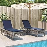 Qnhdfrt Sonnenliege 2er Set mit Tisch Klappbar Poly Rattan Gartenliege 198x55x96 cm 5-Fach verstellbare Rückenlehne UV-beständige Strandliege Grau Marineblau Gepolstert für Garten Balkon Terrasse